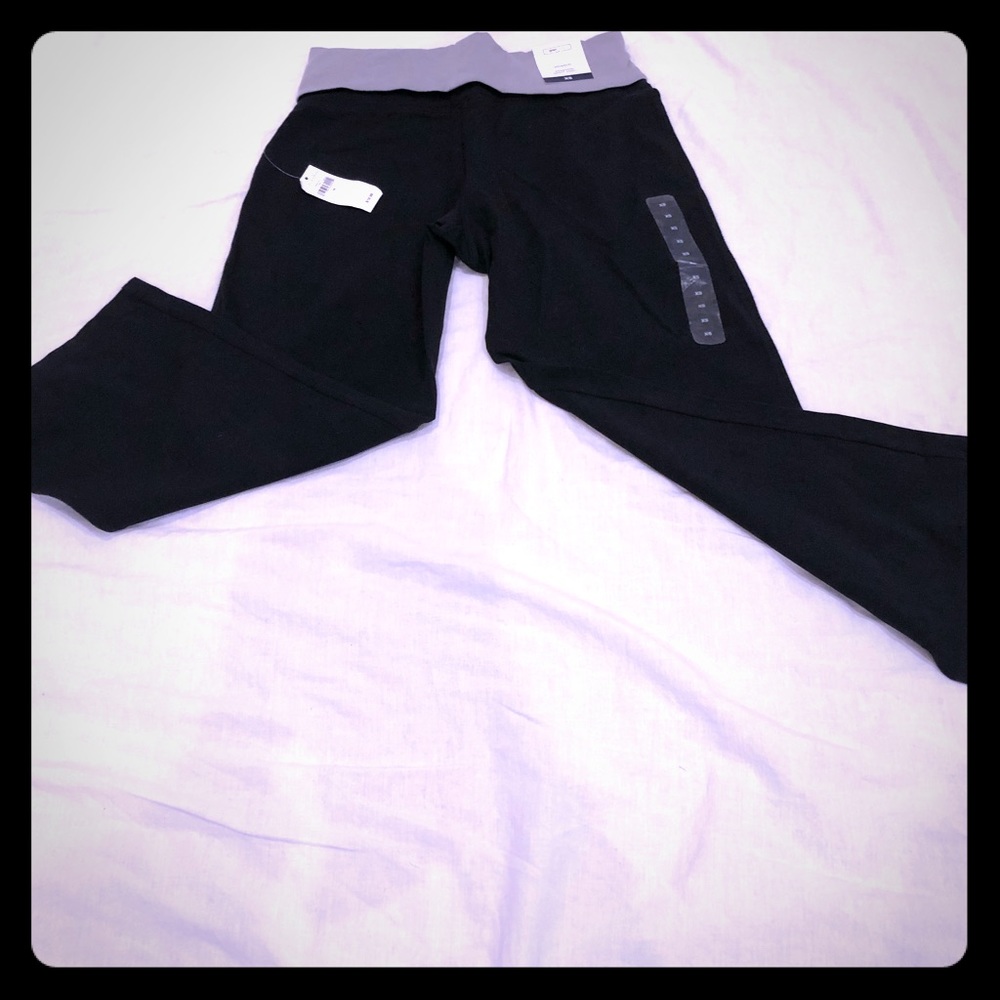 NWT Gap Essential Stretch Sport Capri Leggings XS